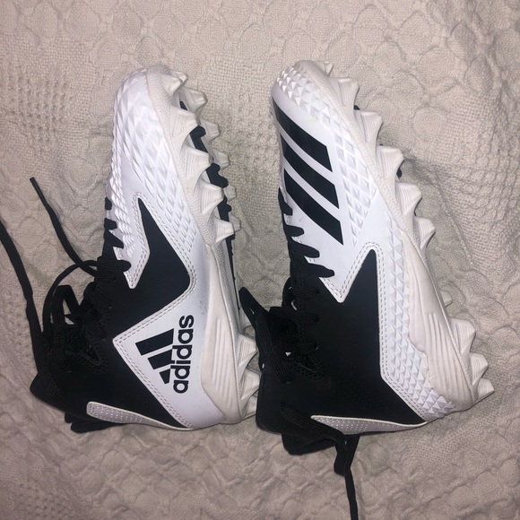 boys size 1 football cleats